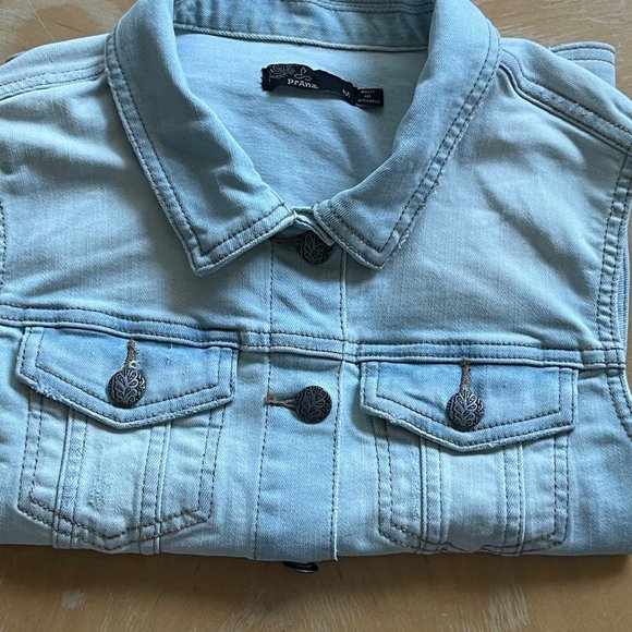 prAna Women's Medium Dree Light Blue Denim Button Down Vest Light Distressing - Picture 9 of 9